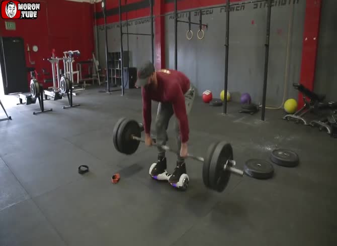 Video :This large man does a charming small deed
